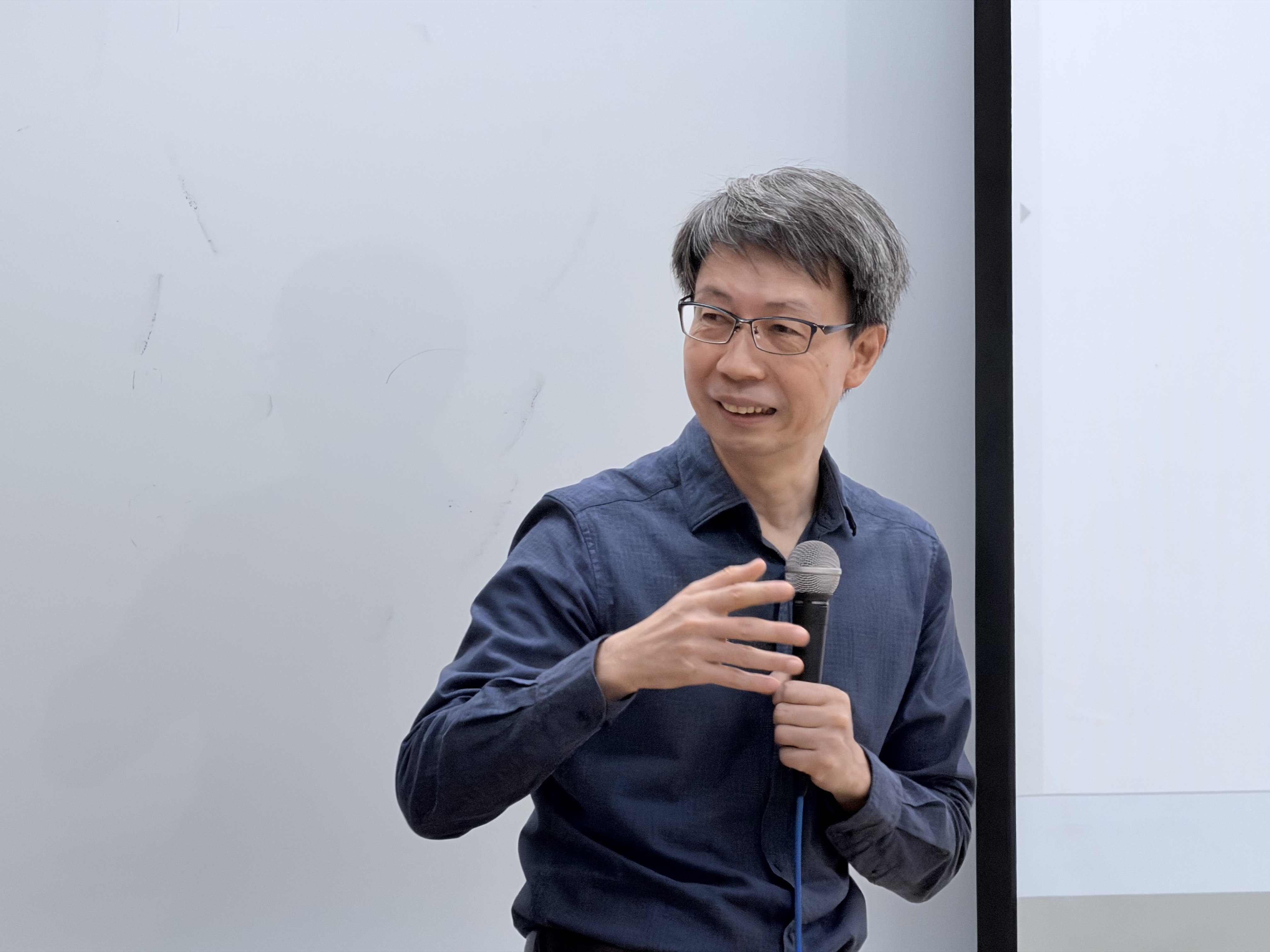 鄭喜恒教授闡述「現象學」對於羞恥經驗的想法。